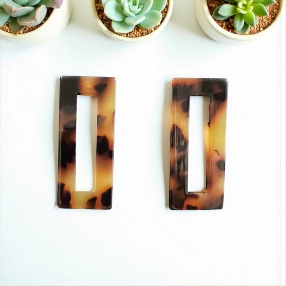 Tortoise Shell Rectangular Earrings - Picture 4 of 6